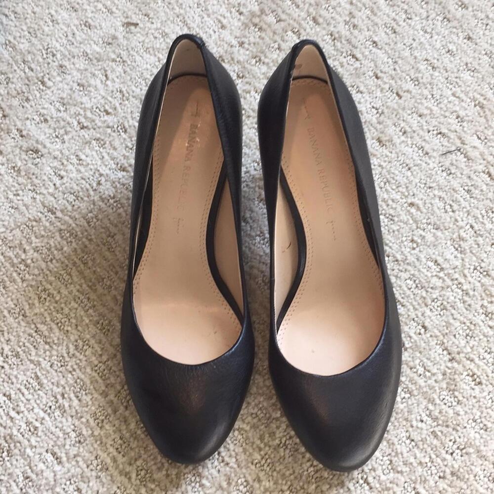 Banana Republic Black Leather Almond Toe Pump